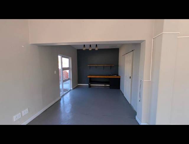 BUSINESS PROPERTY TO RENT IN BEACH ESTATE